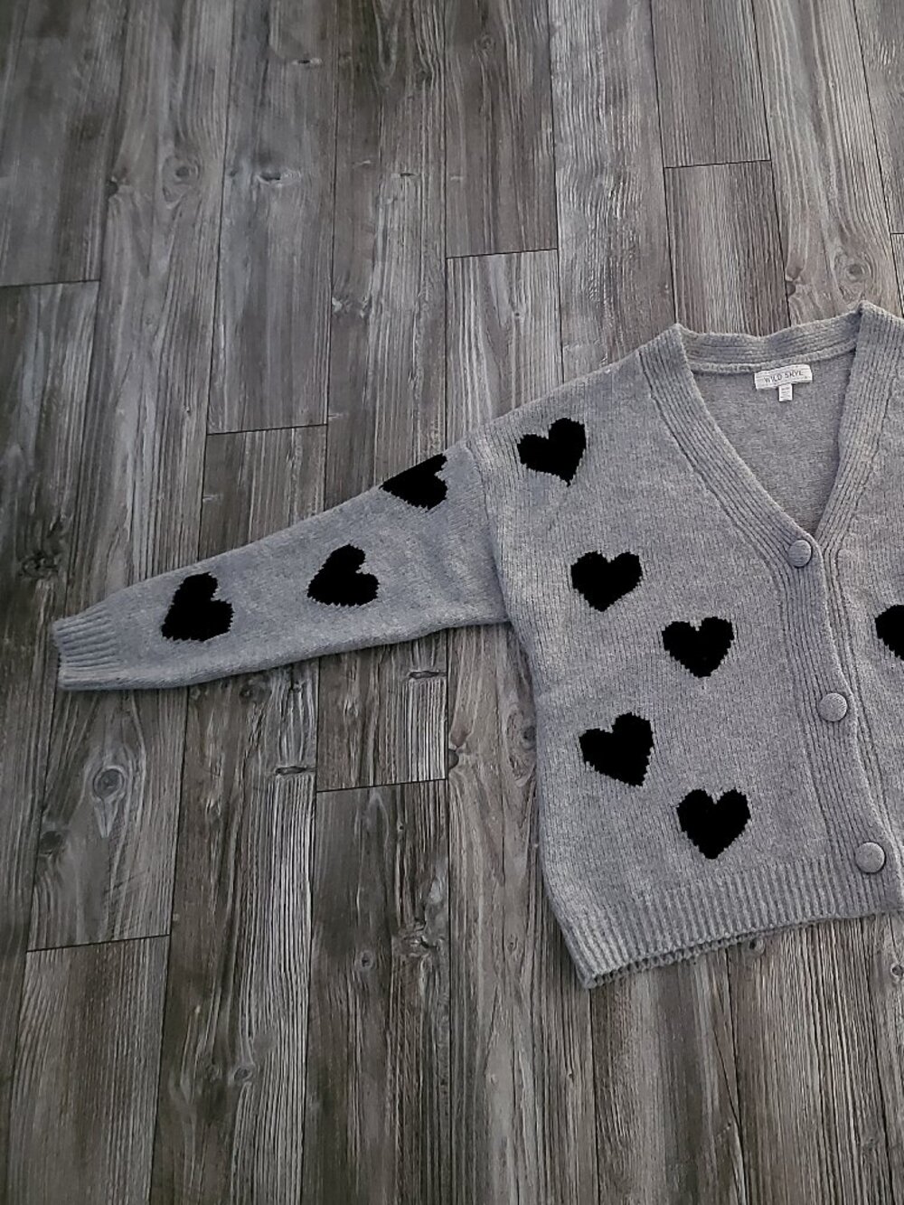 Wild Skye Gray Oversized Heart Cardigan Knit Button Up Sweater Medium NWOT - Picture 7 of 12